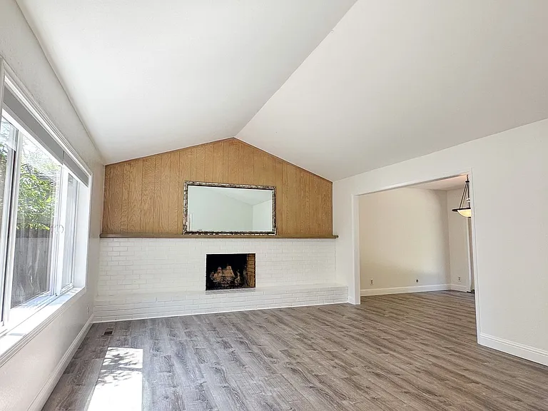 1791 Grace Ave — Photo 2
