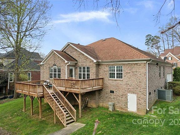 4th image of 124 Pebble Brook Ln