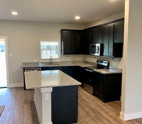 5th image of 380 Hemphill St #380