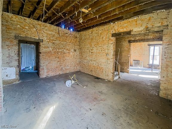 4th image of 230 N 6th St