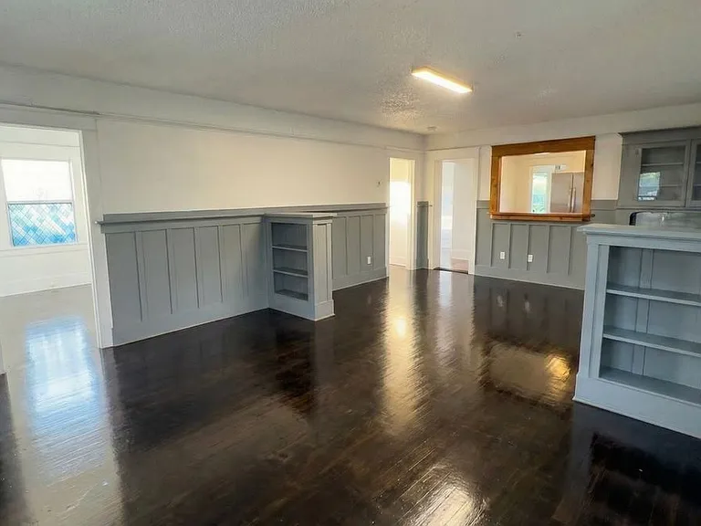 1661 W 36th Pl — Photo 3