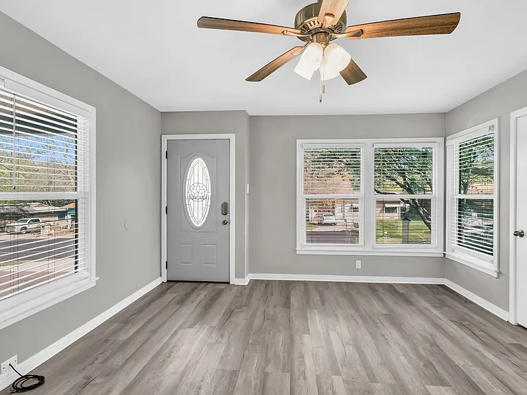 1220 S Lamar St — Photo 3