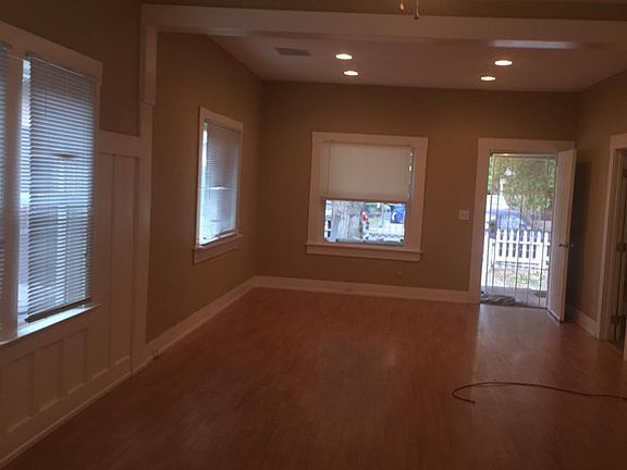 2nd image of 1040 N Roosevelt Ave