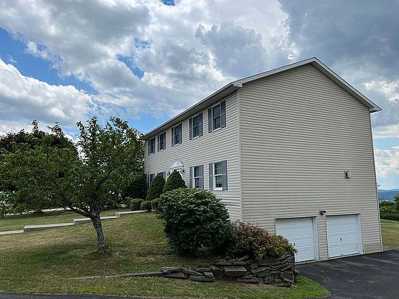 5th image of 74 Rose Ln