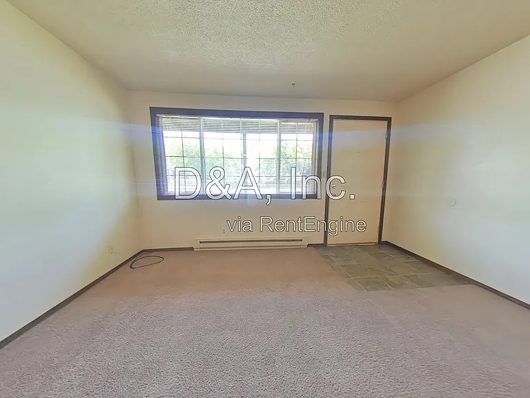 680 SW Washington Ave #B — Photo 2