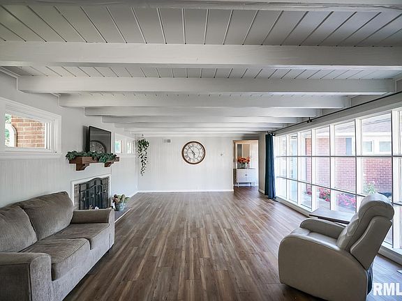 5th image of 208 W Glen Ave