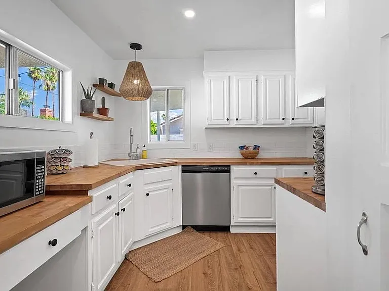 4234 E Calle San Raphael — Photo 3