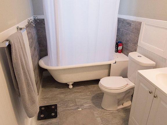 2nd image of 1285 W 114th St APT 3