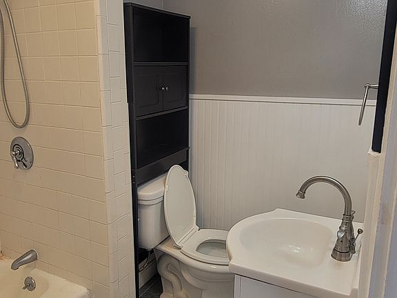 4th image of 10 Atkins Ave Floor 1