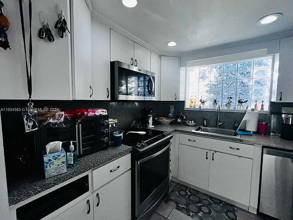 5th image of 840 NE 128th St