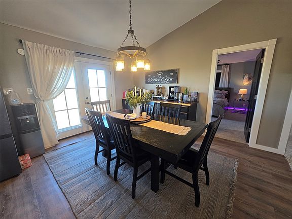 4th image of 1225 Rg Loop