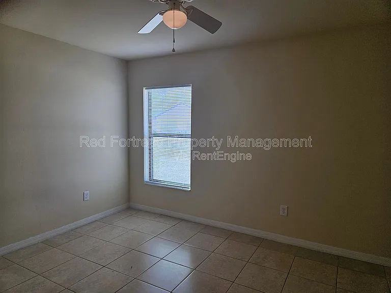 542 SE 6th Pl — Photo 8