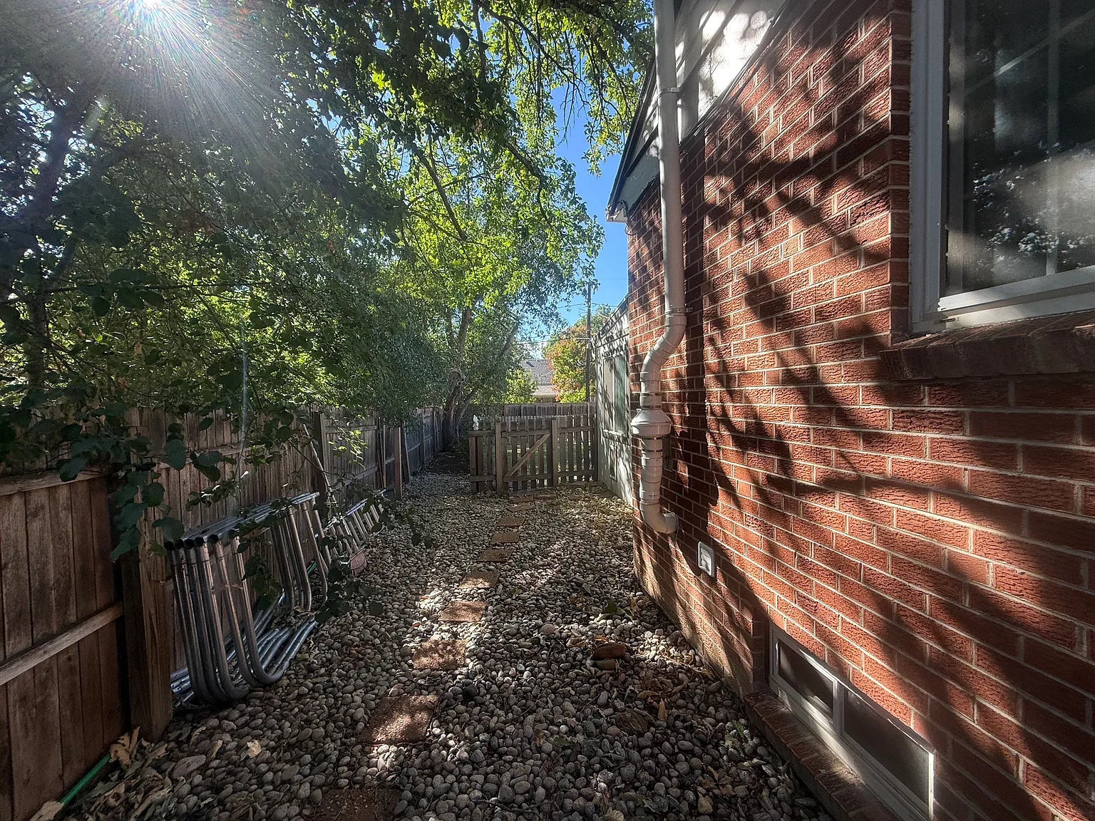 3 bed, 1984 sqft, $3,300 — Photo 3