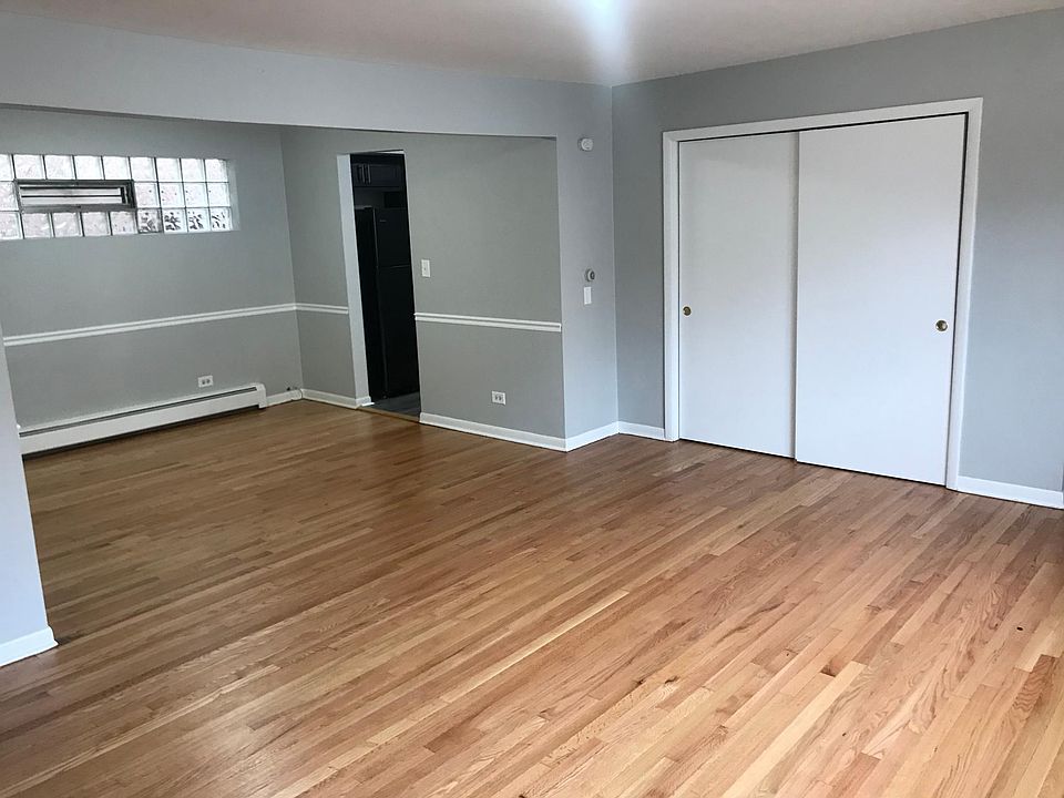 1st image of 7418 N Oakley Ave #3E