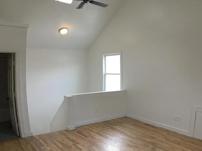 504 Wainwright Ave — Photo 3
