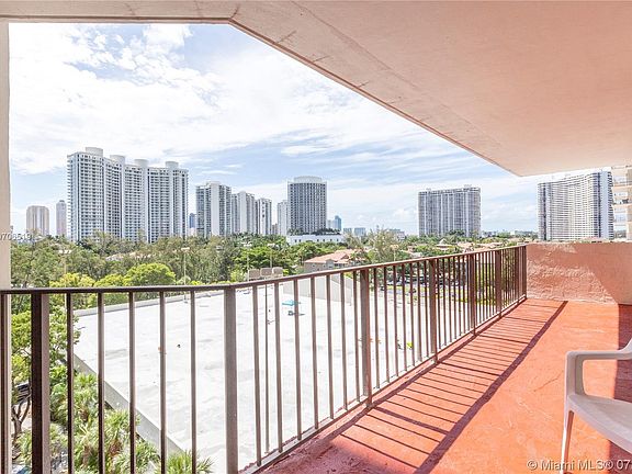 3rd image of 18181 NE 31st Ct APT 808