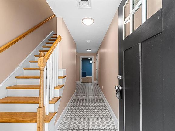 4th image of 102 Hunting Hill Dr #102
