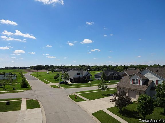 3rd image of 905 Chestnut Oak Cir