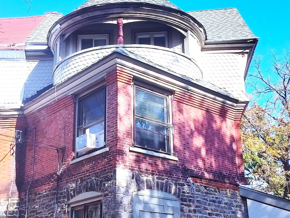 Front showing 3rd Floor Balcony