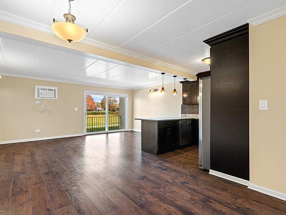 5th image of 7102 W 107th St APT 1C