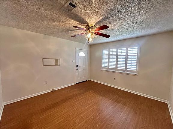 5th image of 4516 Calumet St