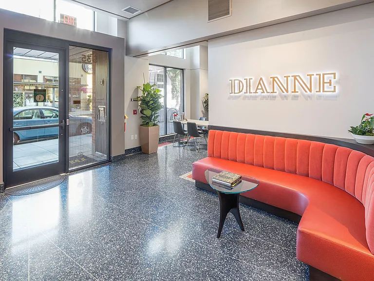 Dianne — Photo 13