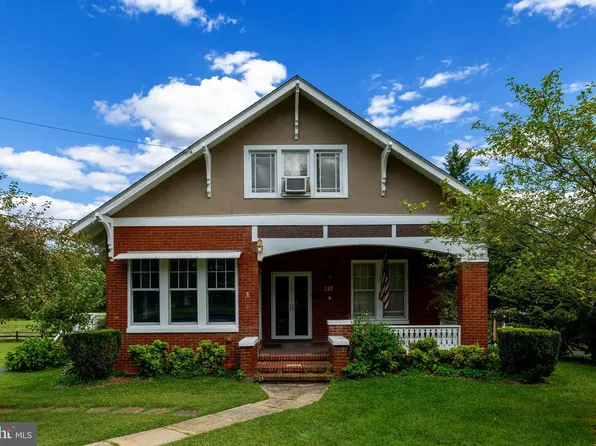 157 S Court St, Luray, VA 22835