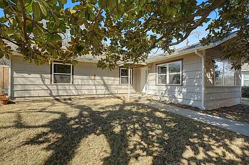 422 N Pecan St Photo 1