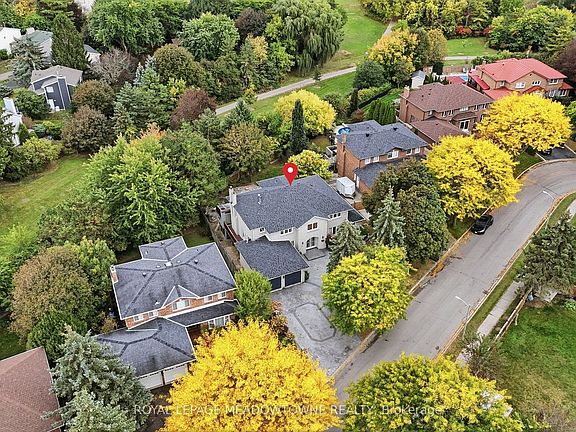 2nd image of 42 Dawnridge Trl
