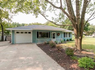 416 Oakview Dr, Saint George, KS 66535