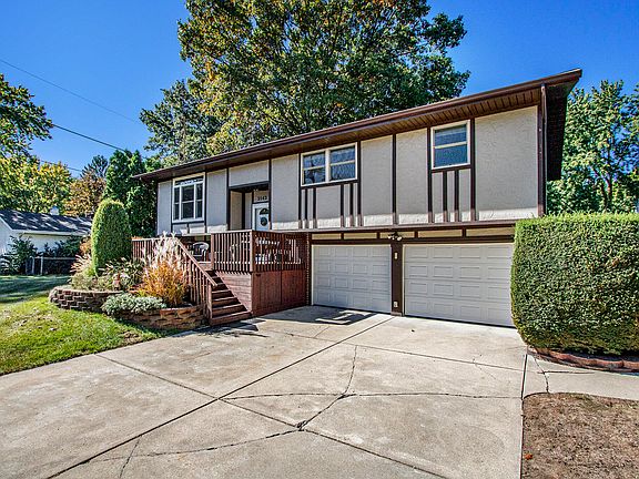 2nd image of 3542 Royal Crest Dr