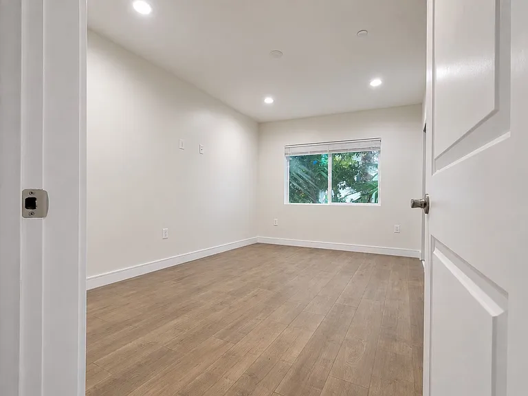 14411 Vanowen St #212 — Photo 10