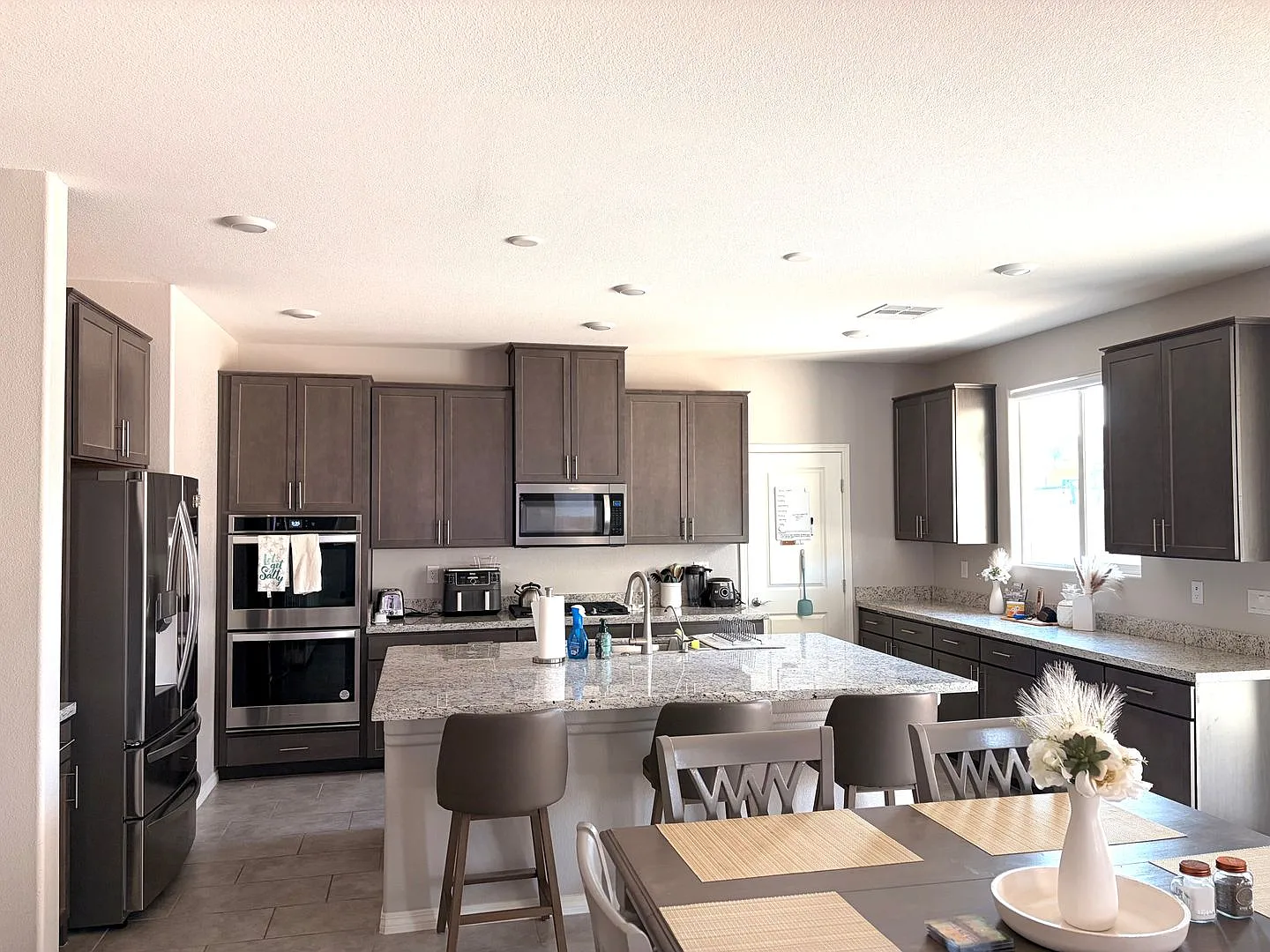 Beautiful 4 Bedroom Home in Aliante Community — Photo 4