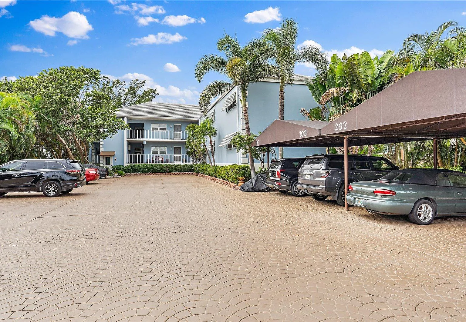 5621 Gulf Of Mexico Dr — Photo 1