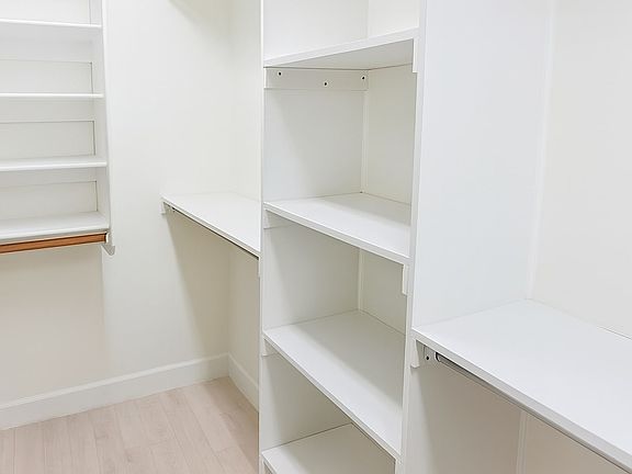4th image of 1310 Roxbury Dr APT 102