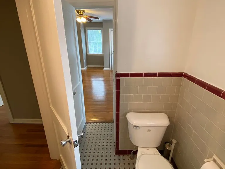 1306 E Victory Dr — Photo 10