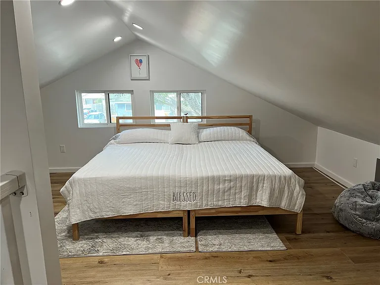 9528 S Redfern Ave — Photo 7
