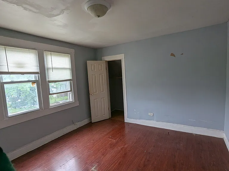 10559 S Lafayette Ave — Photo 8