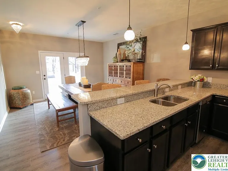 623 Linden St — Photo 3