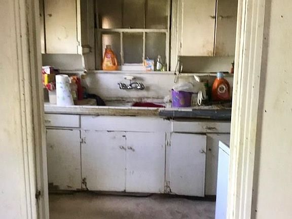5th image of 1539 Vermont Ave