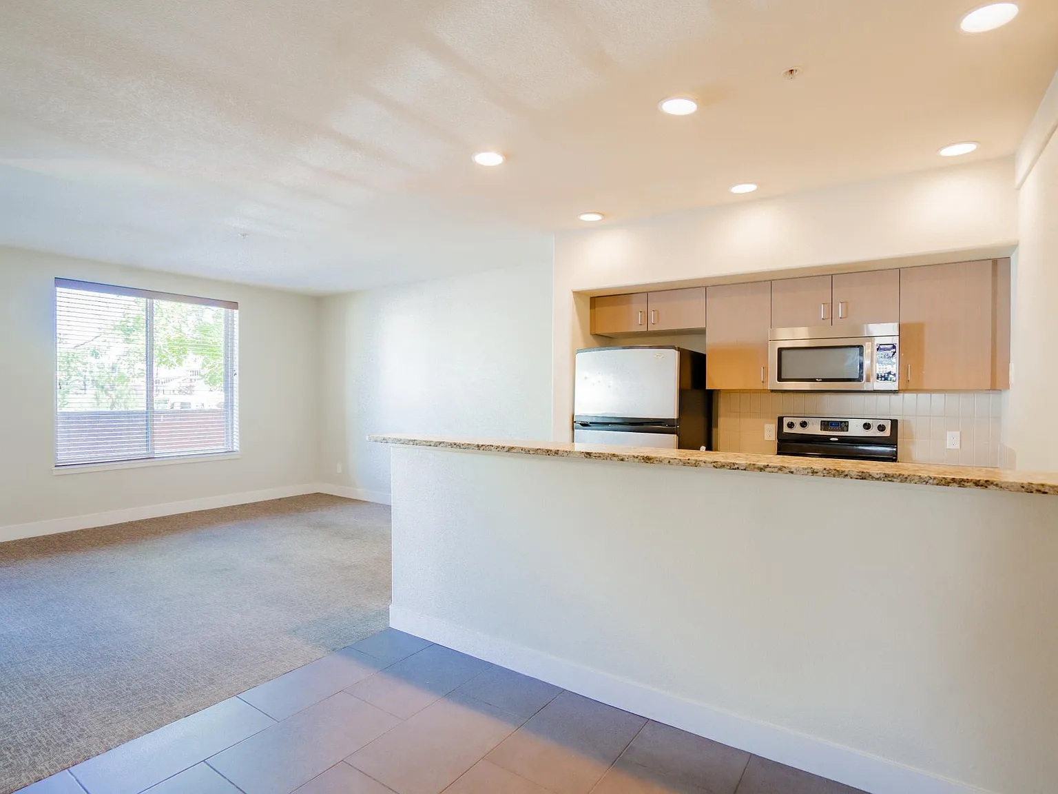 4 bed, 1625 sqft, $9,043 — Photo 4