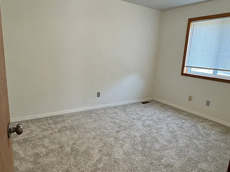 1627 Poplar St #1 — Photo 13