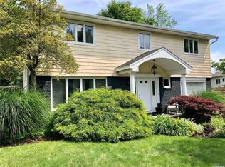 10 Woodoak Ln, Huntington, NY 11743