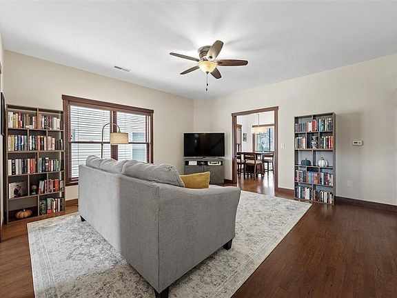 3rd image of 1847 Richmond Ln