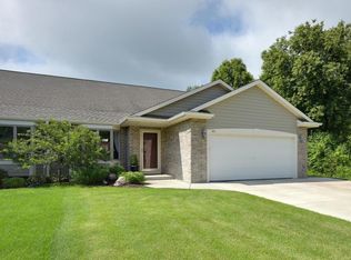441 Deer Ridge Dr, West Bend, WI 53095