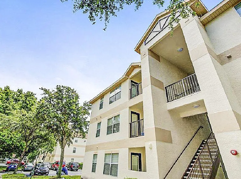 Charleston Place Apartments — Photo 5