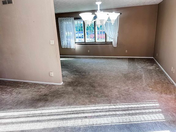 4th image of 4001 Parkridge Rd