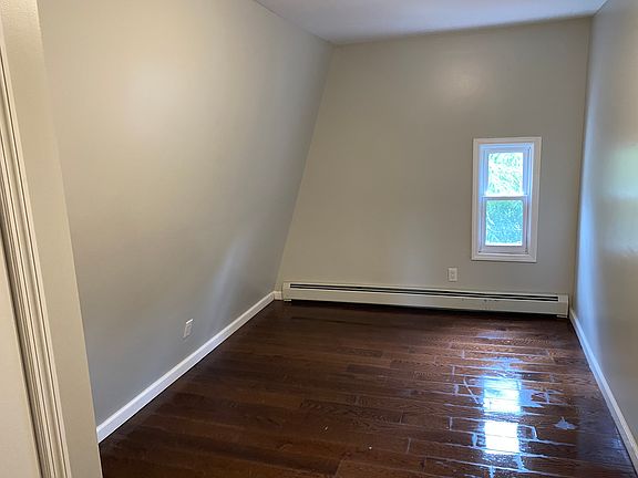 4th image of 423 Hudson Ave #2