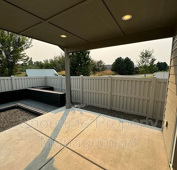 511 Diamond Lake St — Photo 14
