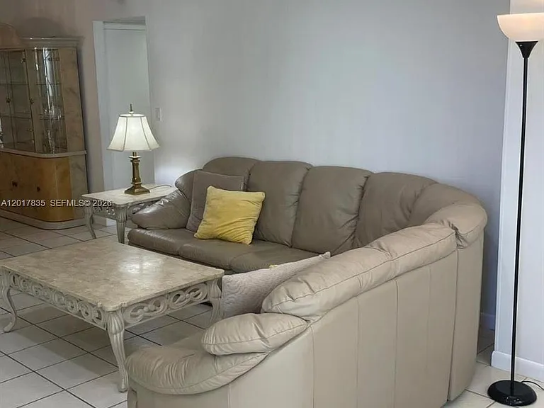 5005 Collins Ave #424 — Photo 6